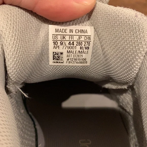 Men’s Barely Worn Adidas Yeezy Boost 700v2 Static size 10 with box - Picture 7 of 8